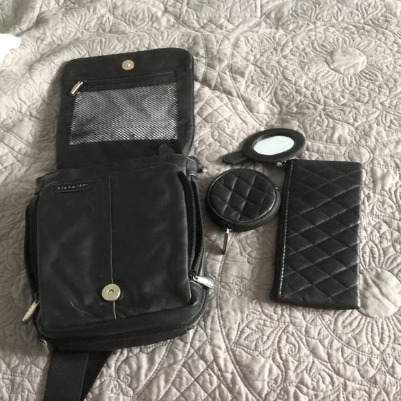 1 Baggallini, 1 Travelon, 1 Oulilai - Picture 14 of 16